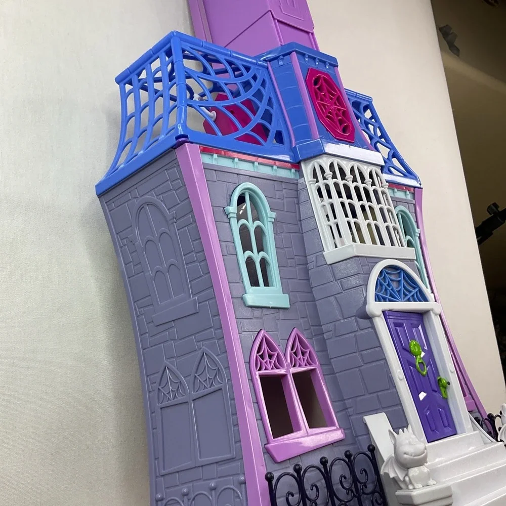 Disney Jr. Vampirina Scare B&B Doll Play‎ House Mansion Castle Playset House